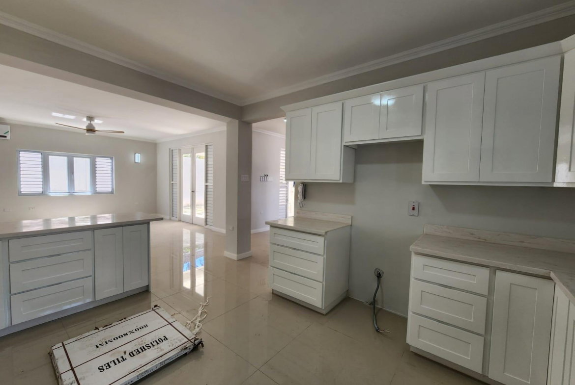 Tenth image of Villa 6-12 Upper Montrose Road, King in Kingston 6, St. Andrew, Jamaica - property is For Rent