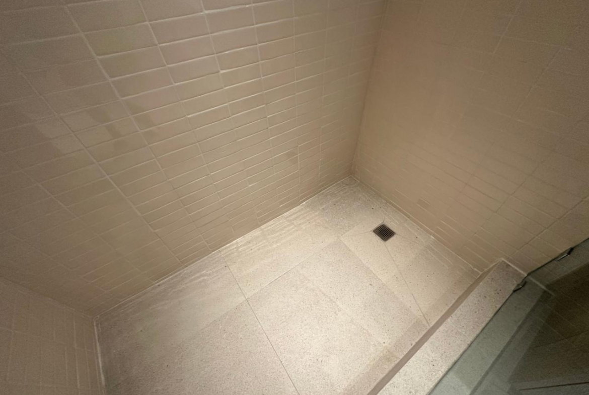 Eleventh image of 1009-2-4 King Street in KINGSTON, Kingston, Jamaica - property is For Rent