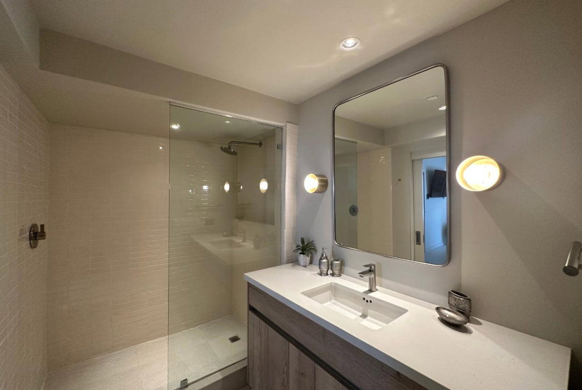 Ninth image of 1009-2-4 King Street in KINGSTON, Kingston, Jamaica - property is For Rent