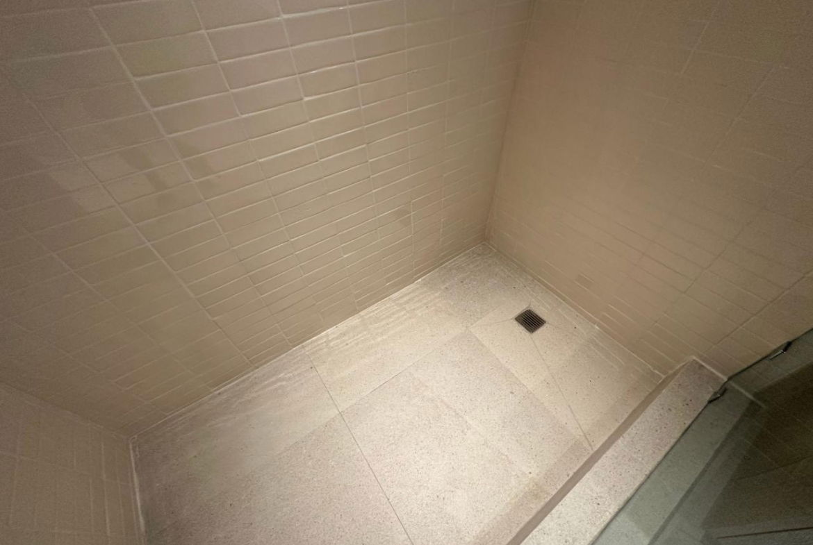 Eleventh image of 1003-2-4 King Street in KINGSTON, Kingston, Jamaica - property is For Rent