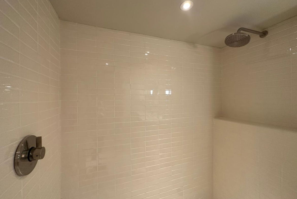 Tenth image of 1003-2-4 King Street in KINGSTON, Kingston, Jamaica - property is For Rent