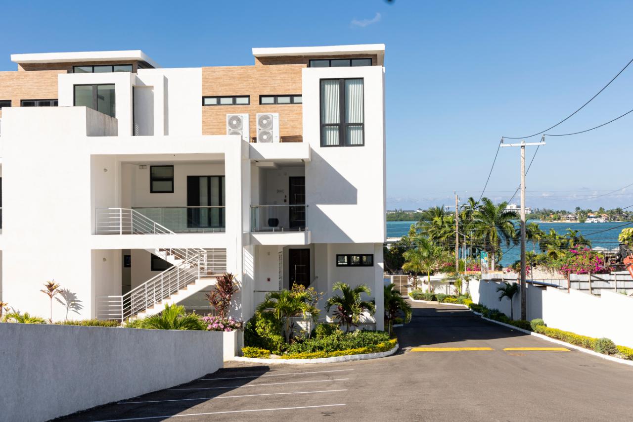 Seventh image of 12- Paradise Bay , Reading in Reading, St. James, Jamaica - property is For Rent