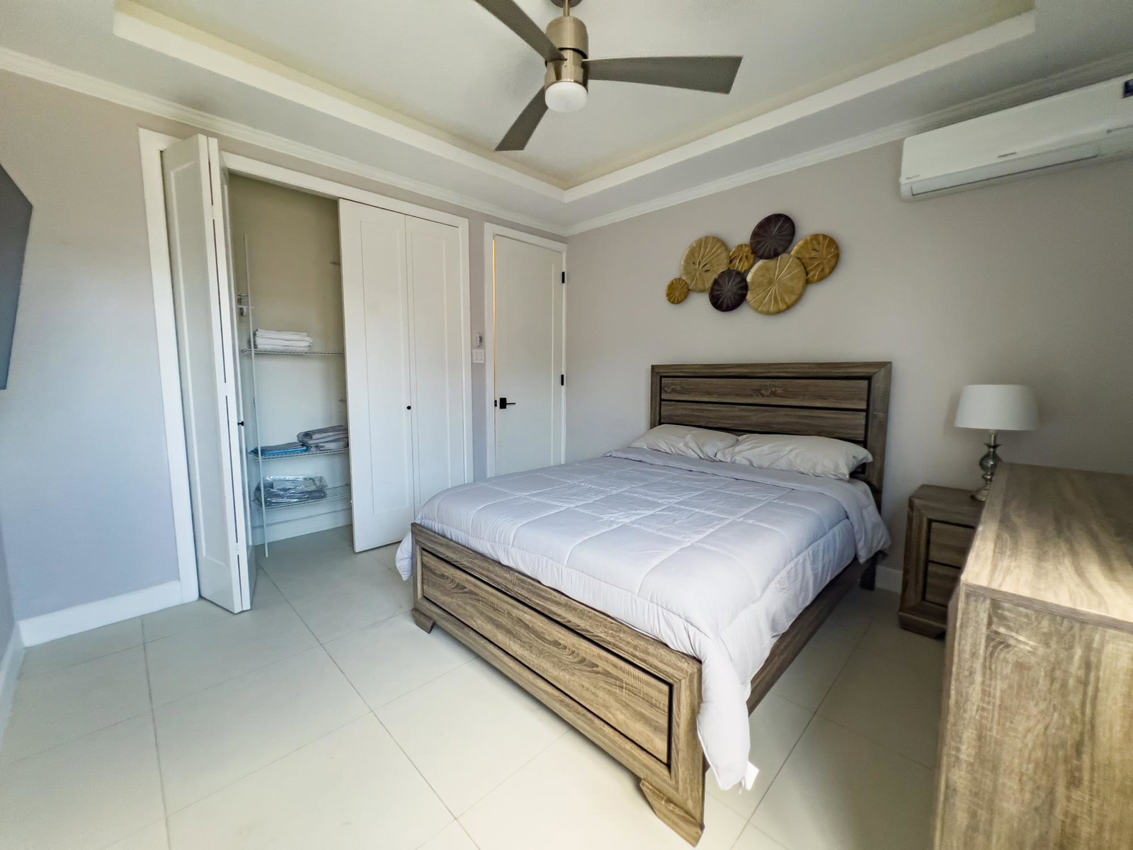 Thirteenth image of Th-13-27-29 Hopefield in Kingston 6, St. Andrew, Jamaica - property is For Rent