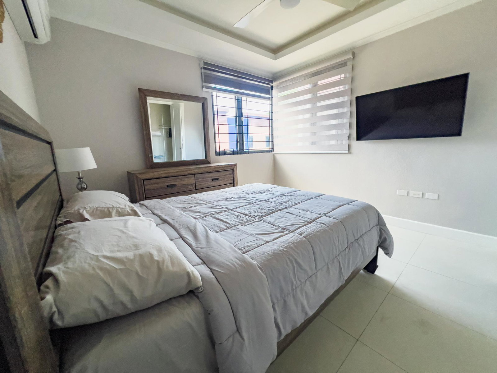 Fifteenth image of Th-13-27-29 Hopefield in Kingston 6, St. Andrew, Jamaica - property is For Rent