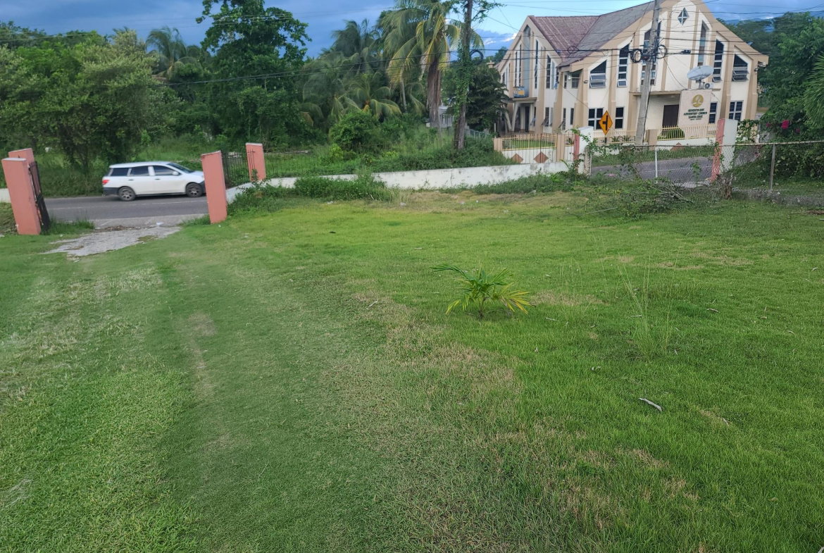 Fourth image of 86- Main Street, Santa Cruz in Santa Cruz, St. Elizabeth, Jamaica - property is For Sale