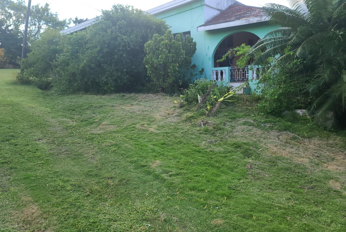 Sixth image of 86- Main Street, Santa Cruz in Santa Cruz, St. Elizabeth, Jamaica - property is For Sale