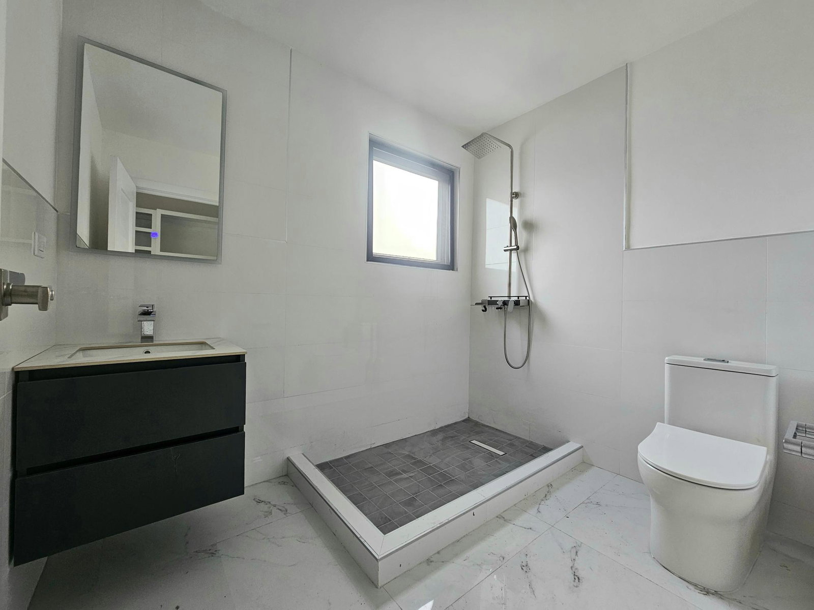 Spacious-1-Bedroom-Apartment-for-Rent-in-Kingston-8-Barbican-Area Thirteenth image of 5-37 Hibiscus Drive in Kingston 8, St. Andrew, Jamaica - property is For Rent