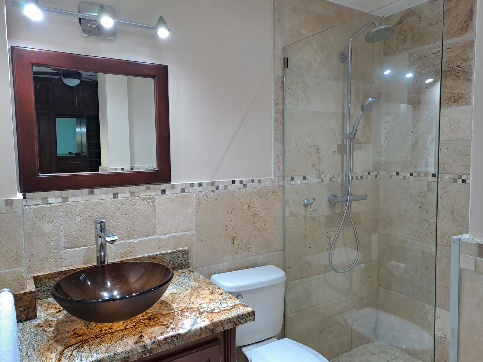 Tenth image of Abbey Court, Trafalgar rd in Kingston 10, St. Andrew, Jamaica - property is For Rent