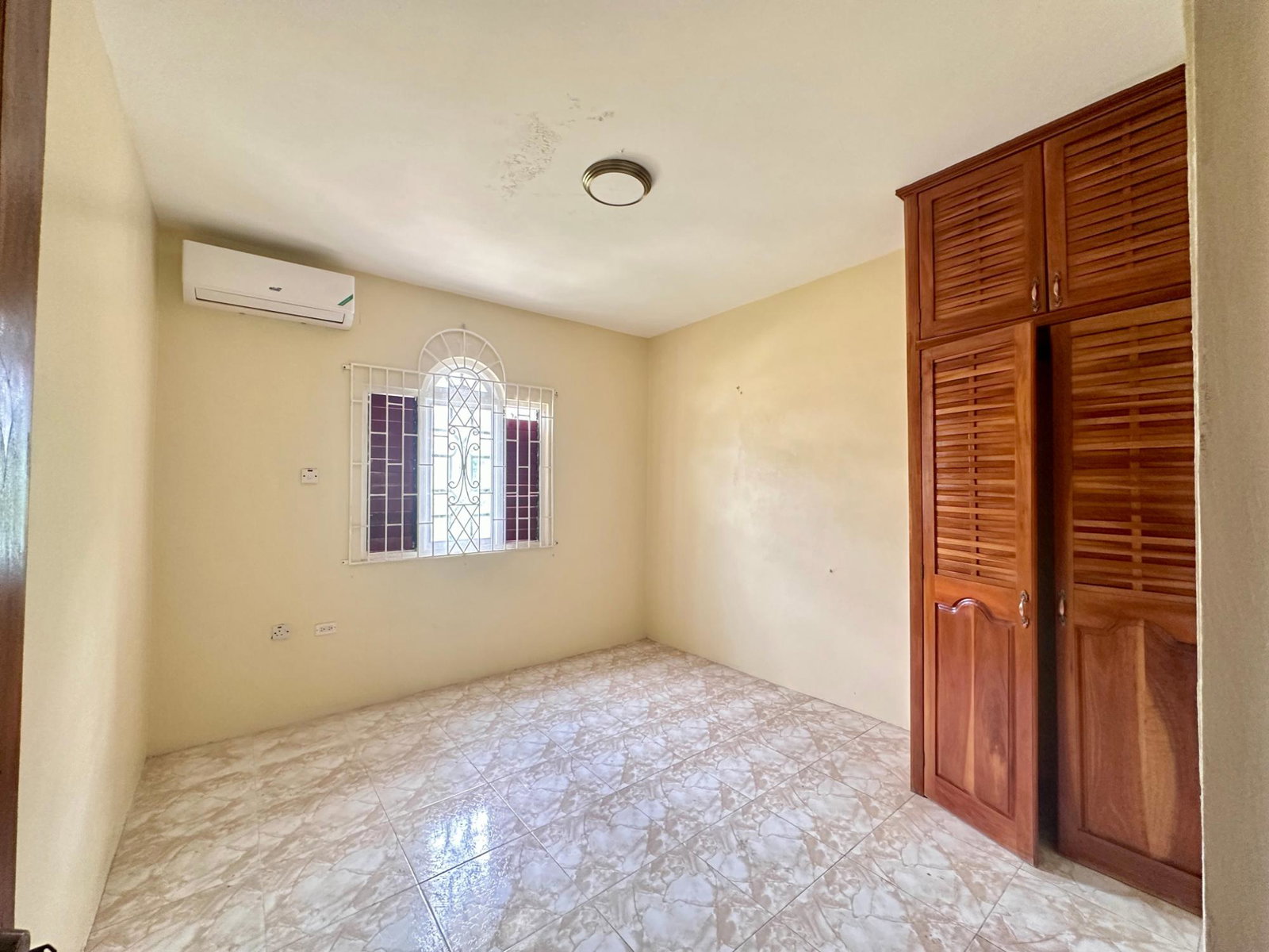 Spacious-2-Bedroom-Apartment-for-Rent-in-Northern-Estates-St.-James Eighth image of B-565 Block 14, Part of Norther in Lilliput, St. James, Jamaica - property is For Rent