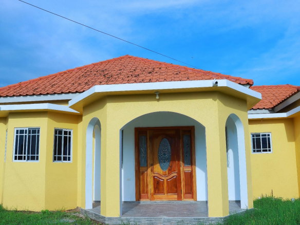 First image of 21 Aqueduct Country Club in Bushy Park, St. Catherine, Jamaica - property is For Rent