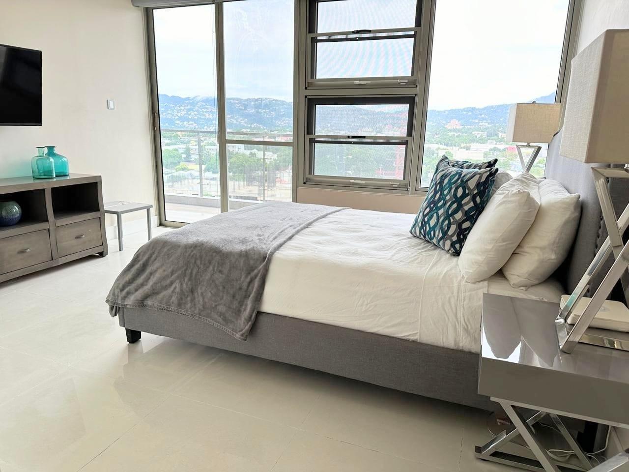 Eighth image of 802-20 South Avenue in Kingston 10, St. Andrew, Jamaica - property is For Rent