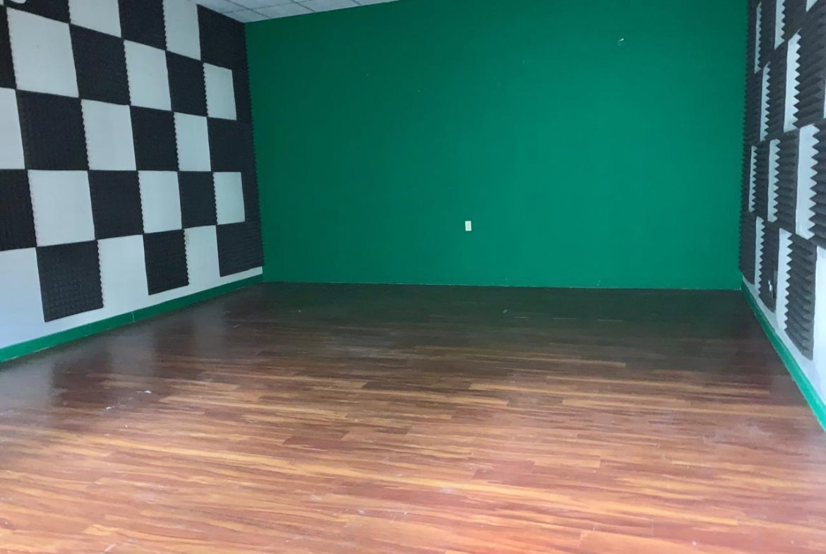 Seventh image of 7 North Street in KINGSTON, Kingston, Jamaica - property is For Rent