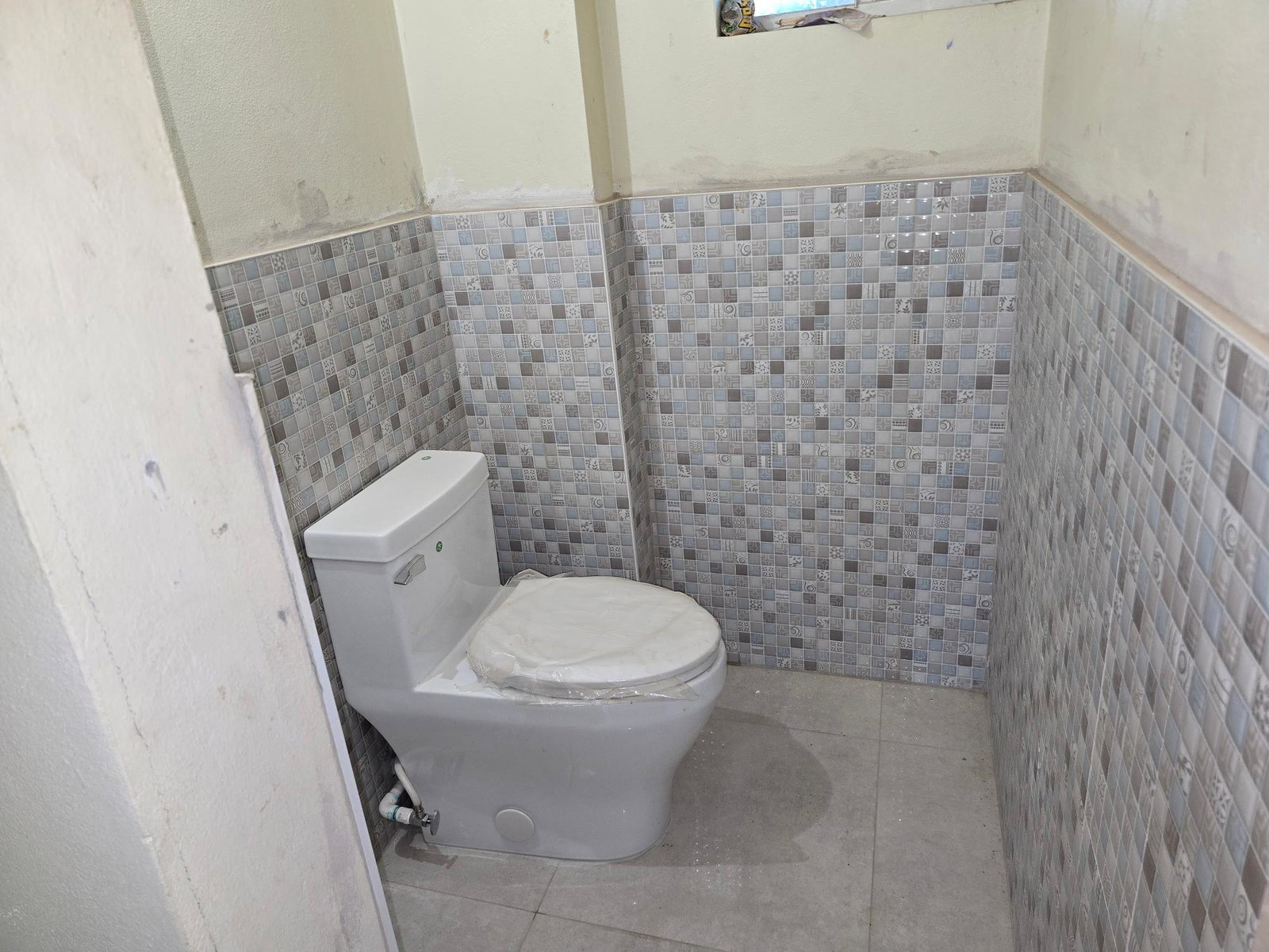 Fifth image of 1/gnd Fl-8 South Hopefield Ave in Kingston 6, St. Andrew, Jamaica - property is For Rent