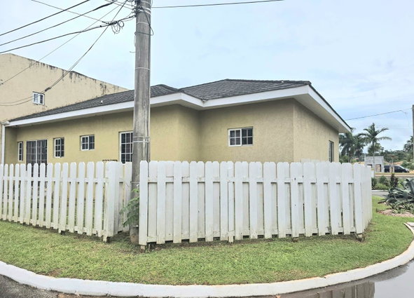 Tenth image of 1a-pearl Cove 30 Villa Road, Mandeville in Mandeville, Manchester, Jamaica - property is For Sale