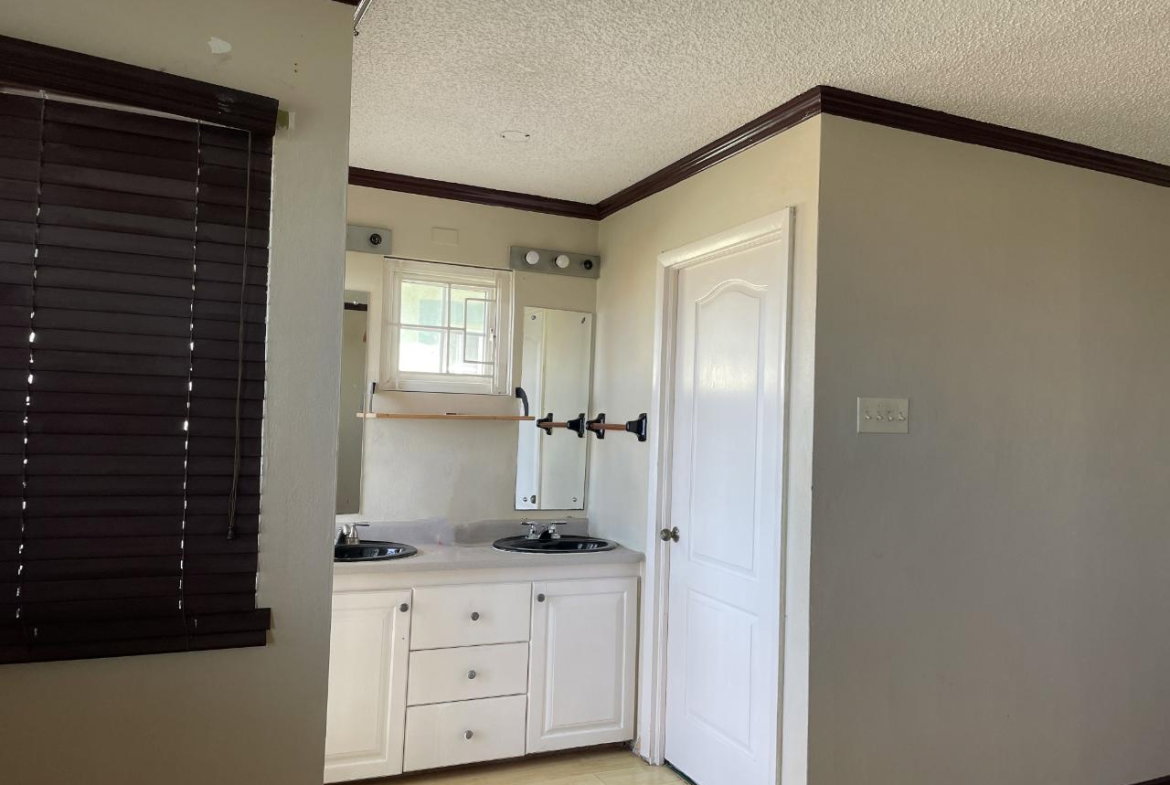 Eleventh image of Portlandia Close, Long mo in Kingston 6, St. Andrew, Jamaica - property is For Rent