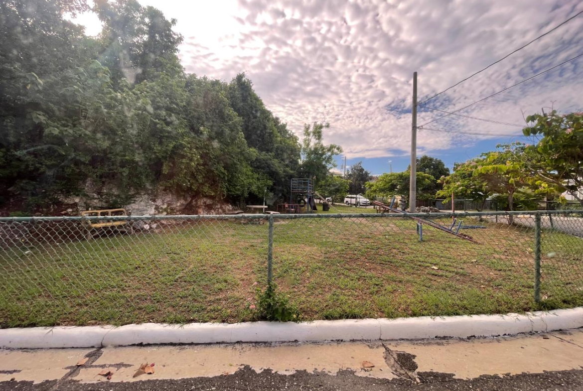 Sixteenth image of Portlandia Close, Long mo in Kingston 6, St. Andrew, Jamaica - property is For Rent