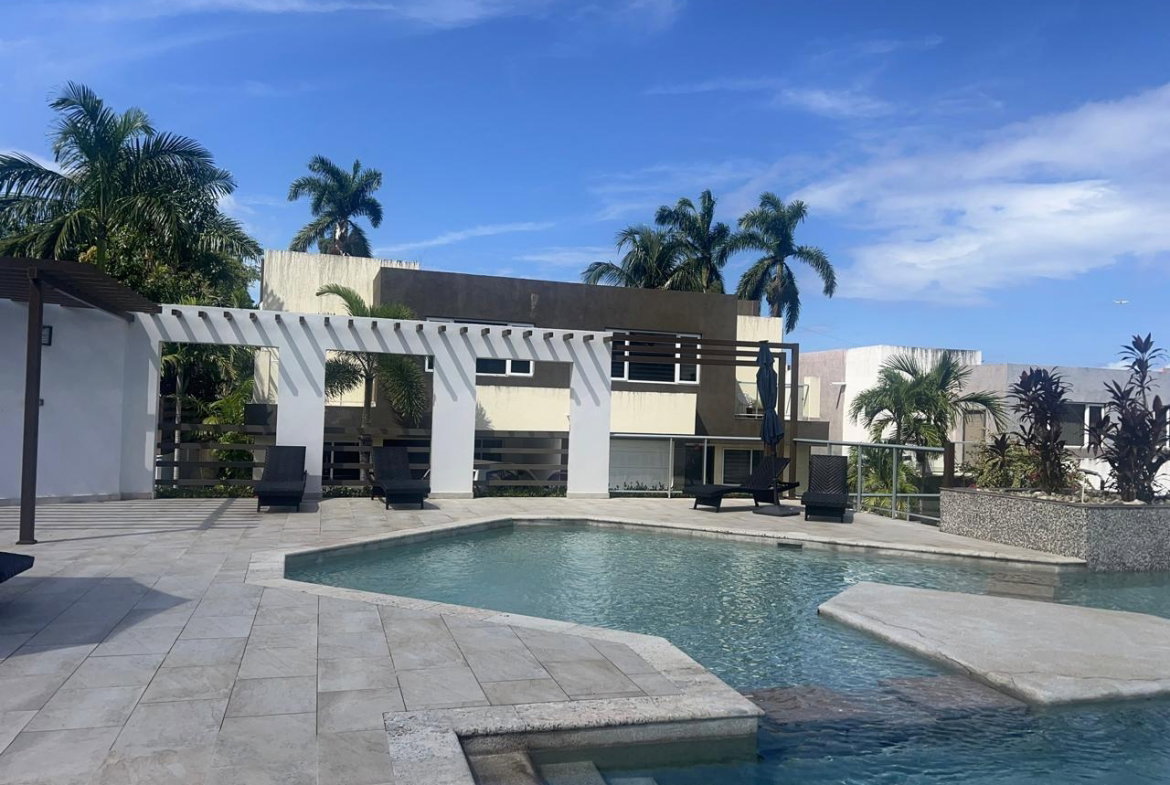 Fourth image of 2-1a -1b Peters Avenue in Spring Garden, St. James, Jamaica - property is For Rent