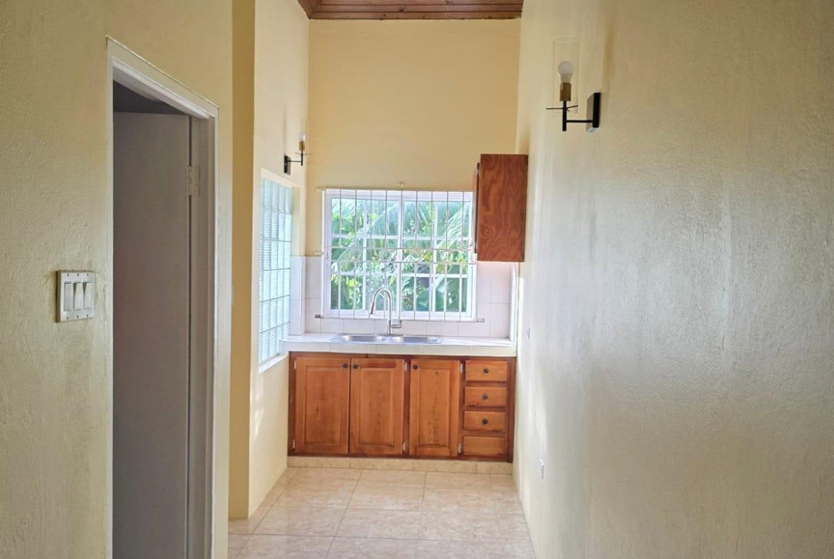 Eighth image of #4-996 St. Albans Close in Green Acres, St. Catherine, Jamaica - property is For Rent
