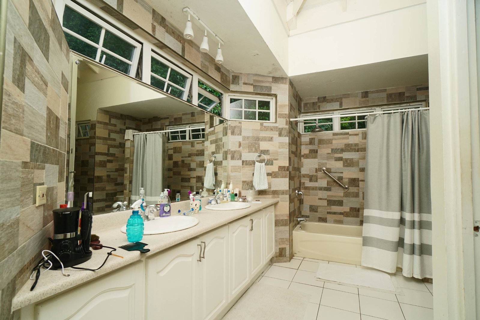 Stunning-Self-Sufficient-Home-for-Sale-in-Woodland-Heights-Jamaica Twenty-Fifth image of Woodland Heights, Red Hil in Kingston 19, St. Andrew, Jamaica - property is For Sale
