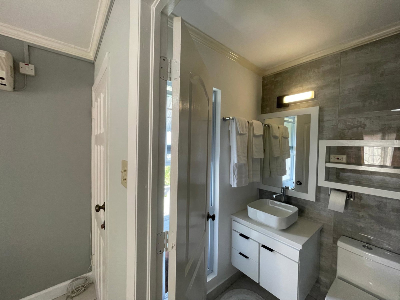 Fifth image of 2f- Red Birch Ave, Long Mtn in Kingston 6, St. Andrew, Jamaica - property is For Rent