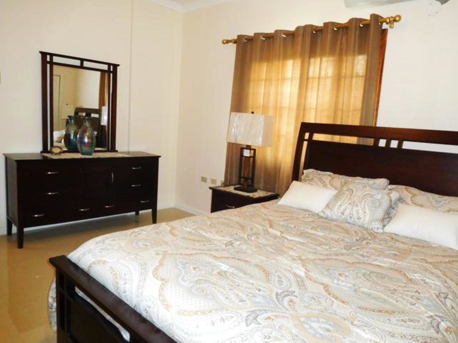 Fifth image of 24-7 Liganuea Avenue in Kingston 6, St. Andrew, Jamaica - property is For Rent