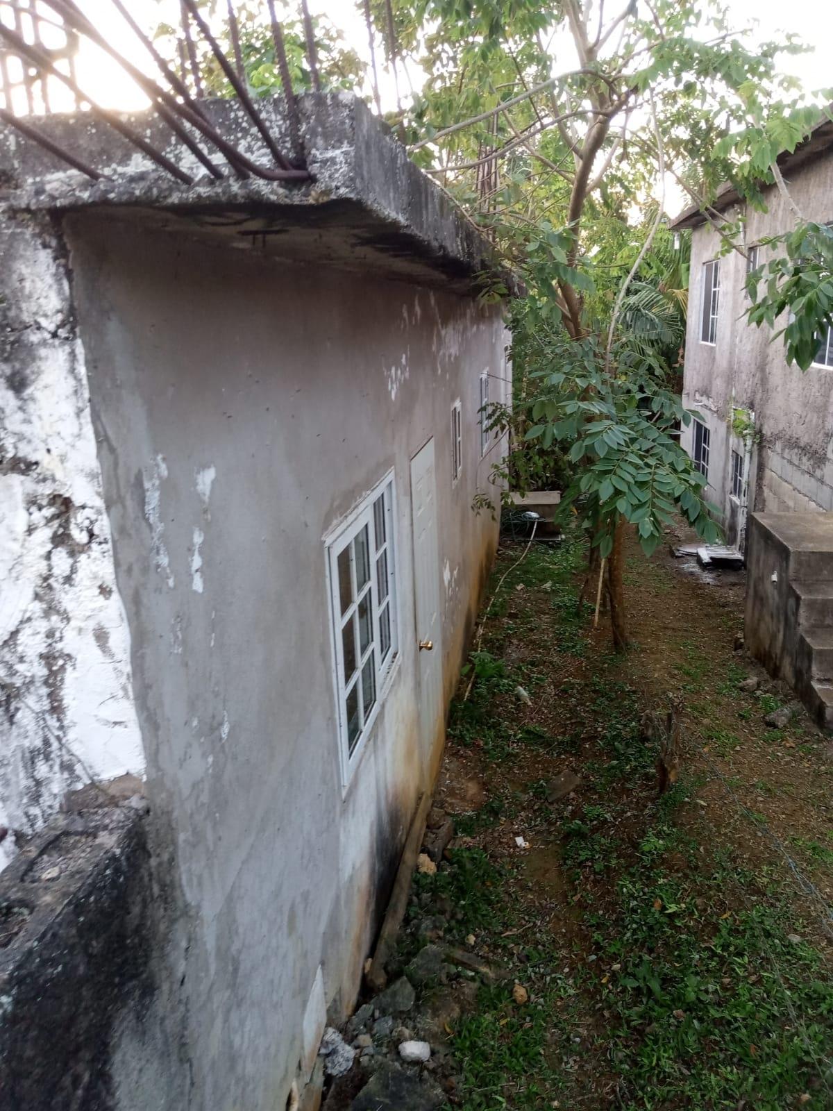 4-Bedroom-Family-House-for-Sale-in-Moneague-Gardens-St.-Ann Seventh image of 121 Mark Avenue, Moneague Gar in Moneague, St. Ann, Jamaica - property is For Sale