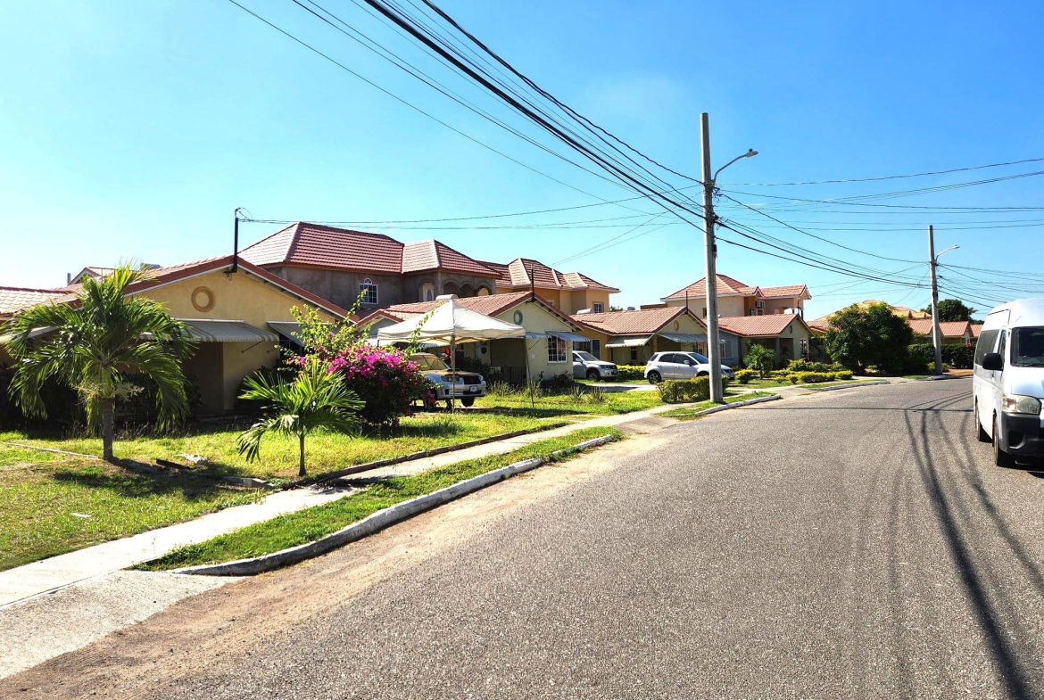 Eighth image of 145 Collingwood Circle in Portmore Country Club, St. Catherine, Jamaica - property is For Sale