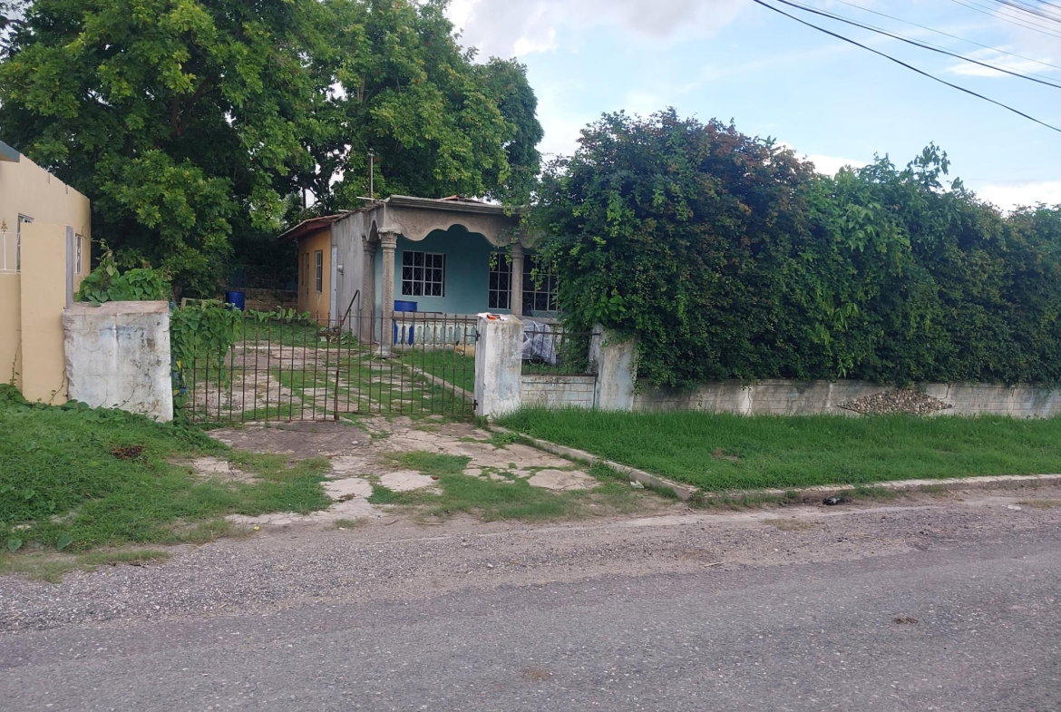 Sixth image of Willowdene, Spanish Town in Spanish Town, St. Catherine, Jamaica - property is For Sale