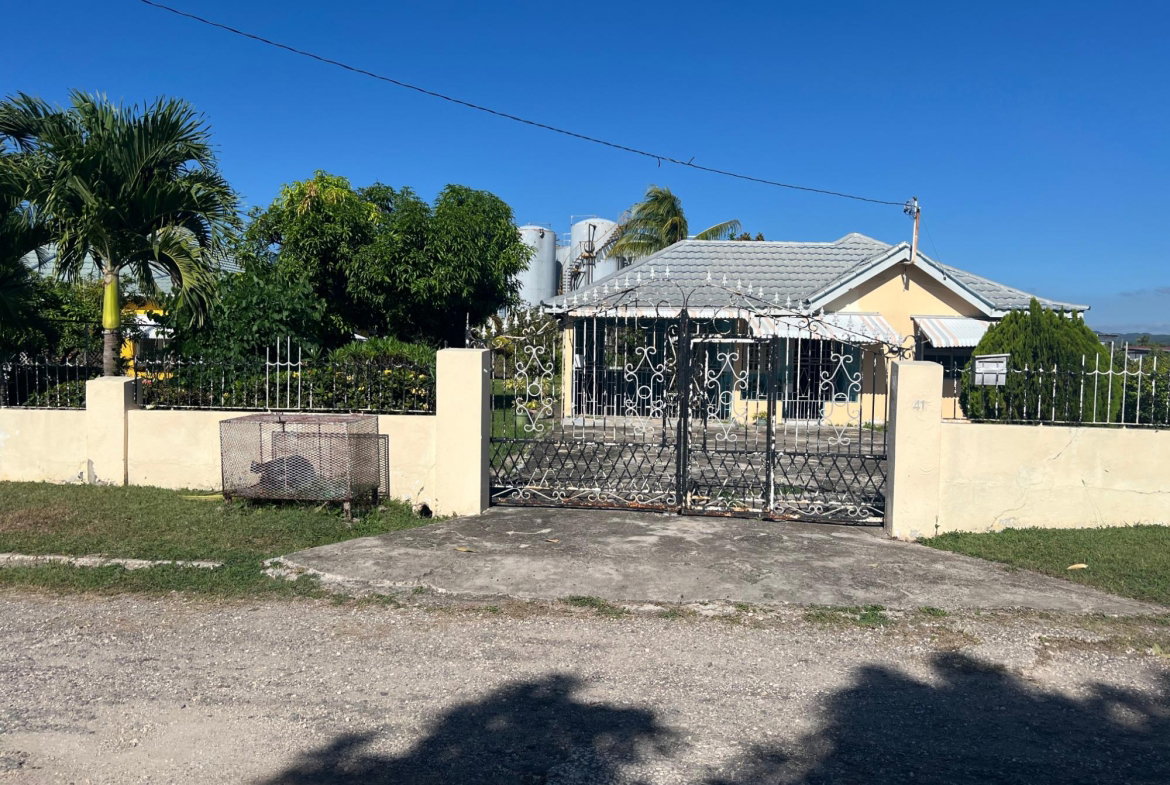 Second image of 41 Elizabeth Drive in Palmers Cross, Clarendon, Jamaica - property is For Sale