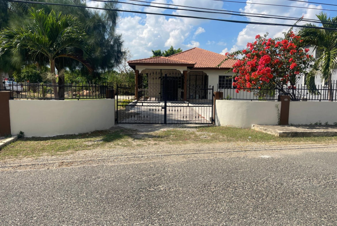 Second image of Longbridge Ave, May Pen in May Pen, Clarendon, Jamaica - property is For Rent