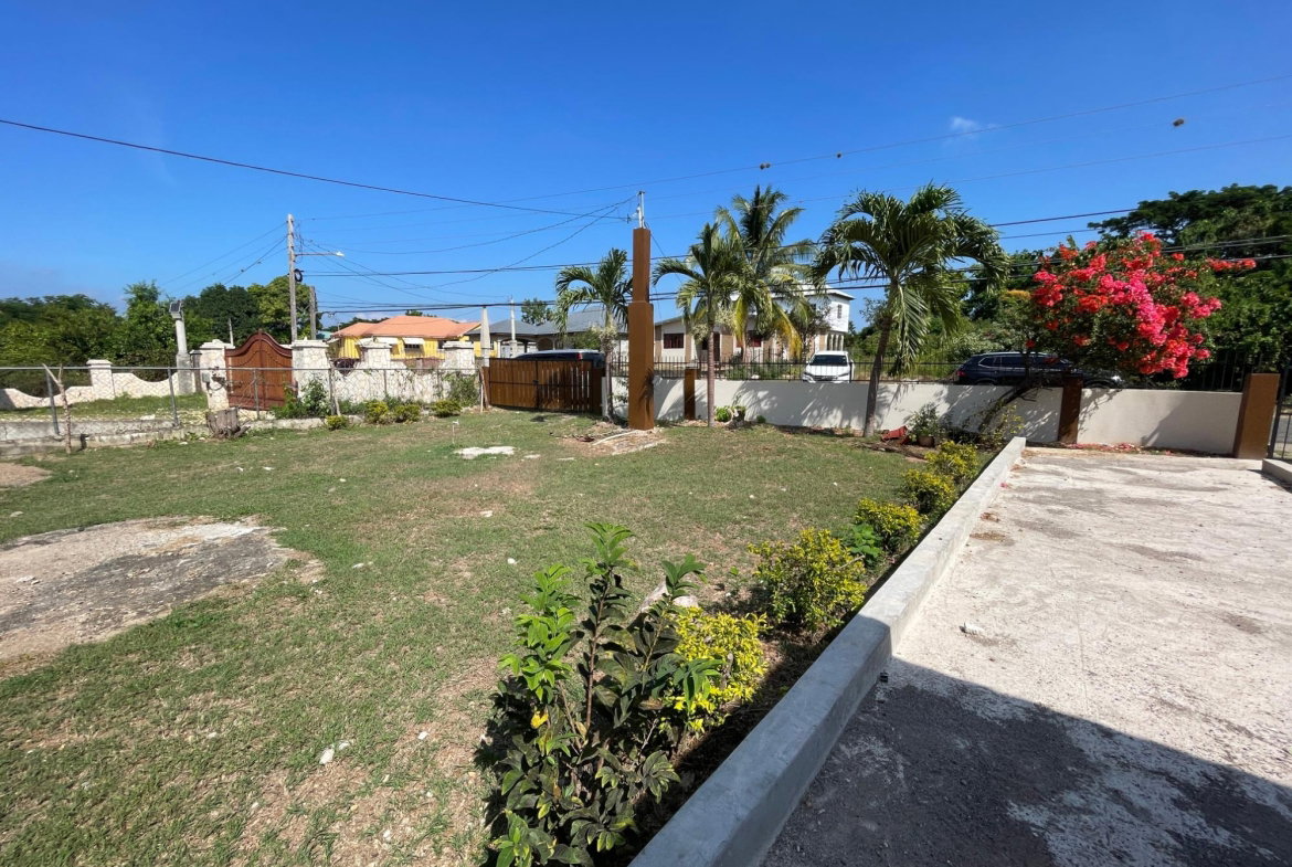 Seventeenth image of Longbridge Ave, May Pen in May Pen, Clarendon, Jamaica - property is For Rent