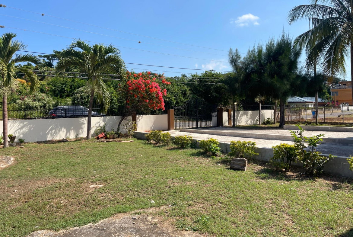Nineteenth image of Longbridge Ave, May Pen in May Pen, Clarendon, Jamaica - property is For Rent