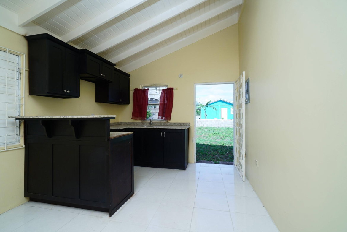 Eleventh image of 100 Whitewing Circle, 467, th in Old Harbour, St. Catherine, Jamaica - property is For Rent