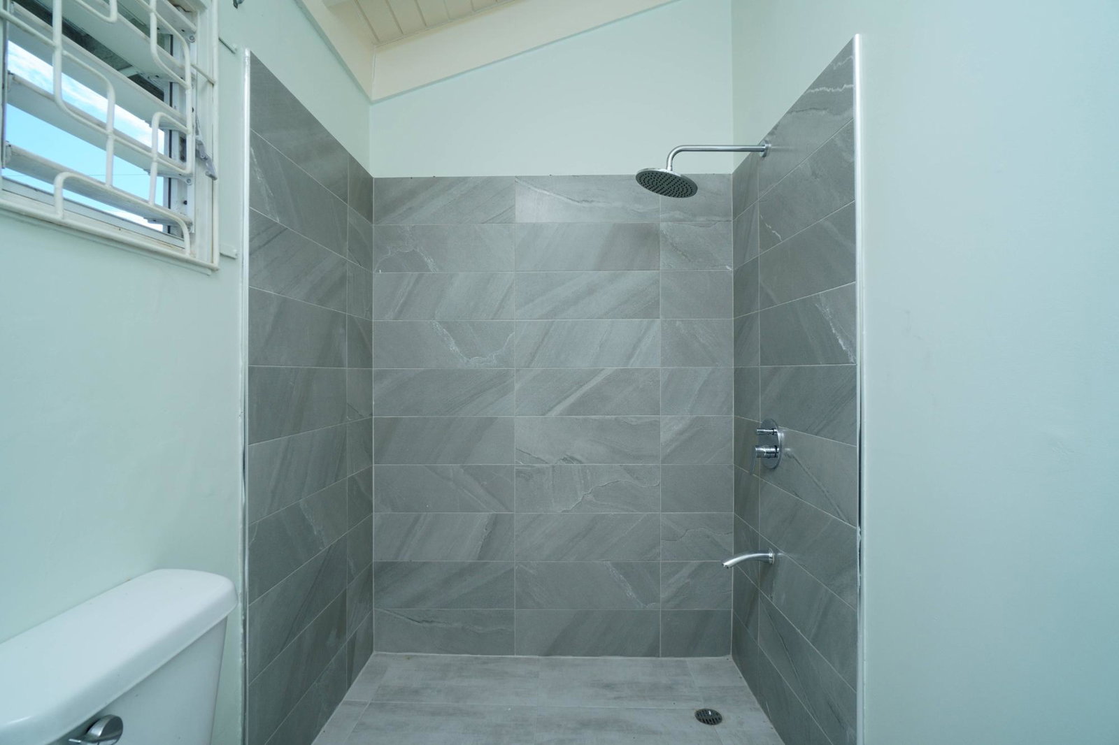 Eighteenth image of 100 Whitewing Circle, 467, th in Old Harbour, St. Catherine, Jamaica - property is For Rent