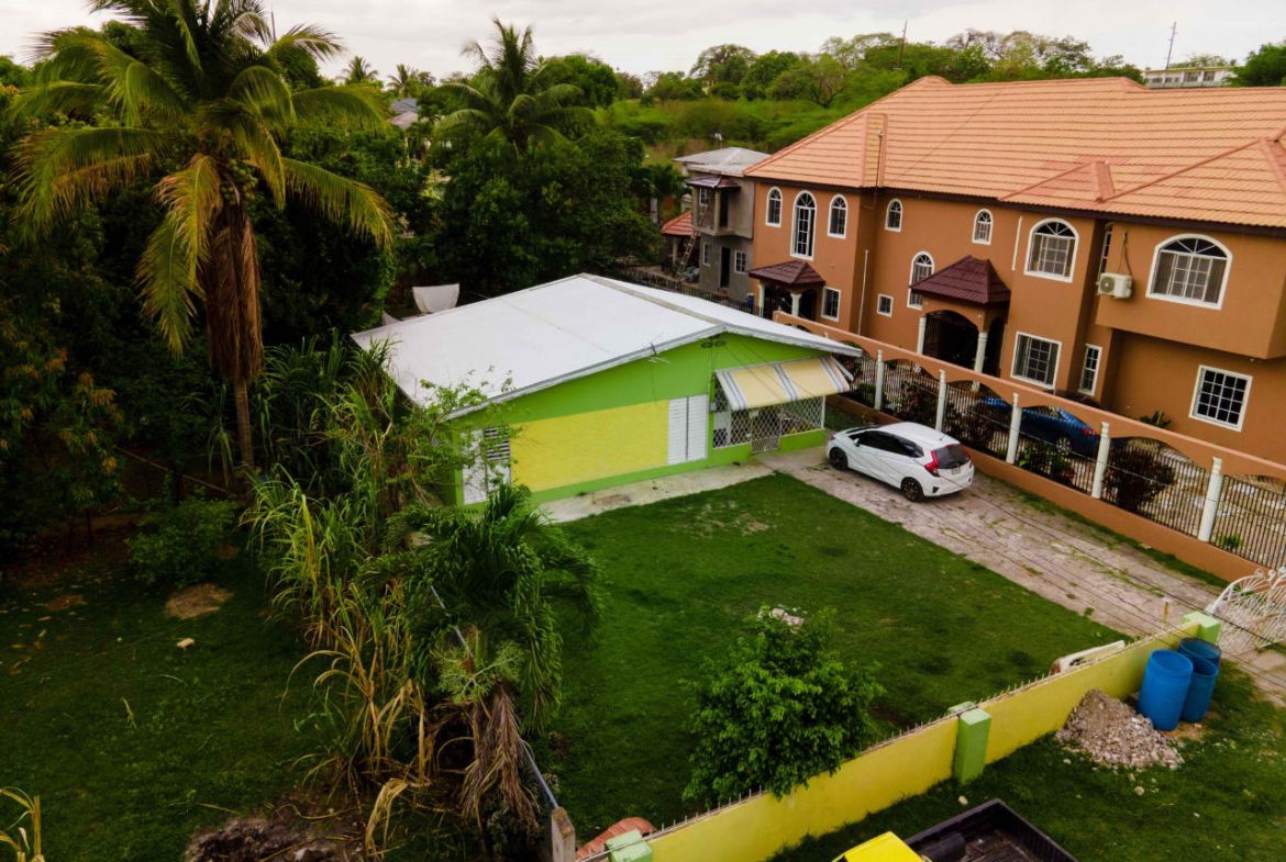 Fifth image of Glenmuir Close in May Pen, Clarendon, Jamaica - property is For Sale