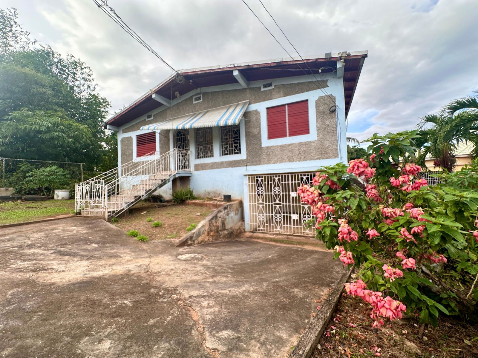 Charming-Split-Level-Home-for-Sale-in-St.-Catherine-Jamaica Second image of 2 Rose Hall in Linstead, St. Catherine, Jamaica - property is For Sale