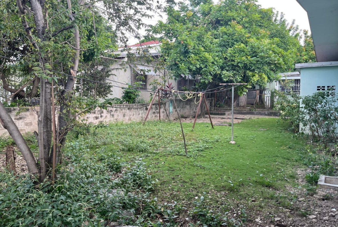 Eleventh image of 6 Roehampton Close in Kingston 19, St. Andrew, Jamaica - property is For Sale