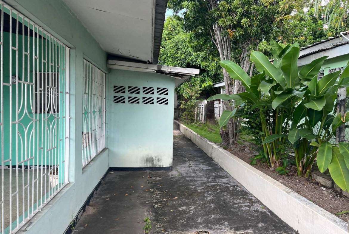 Fifth image of 6 Roehampton Close in Kingston 19, St. Andrew, Jamaica - property is For Sale