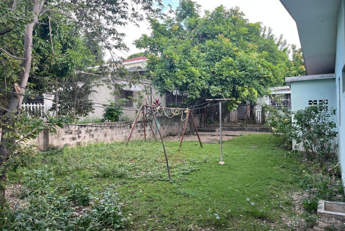 Tenth image of 6 Roehampton Close in Kingston 19, St. Andrew, Jamaica - property is For Sale