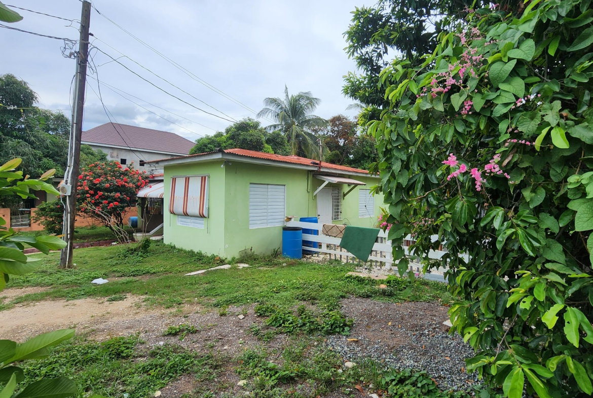 Eleventh image of 44 Sydenham Avenue in Sydenham, St. Catherine, Jamaica - property is For Sale