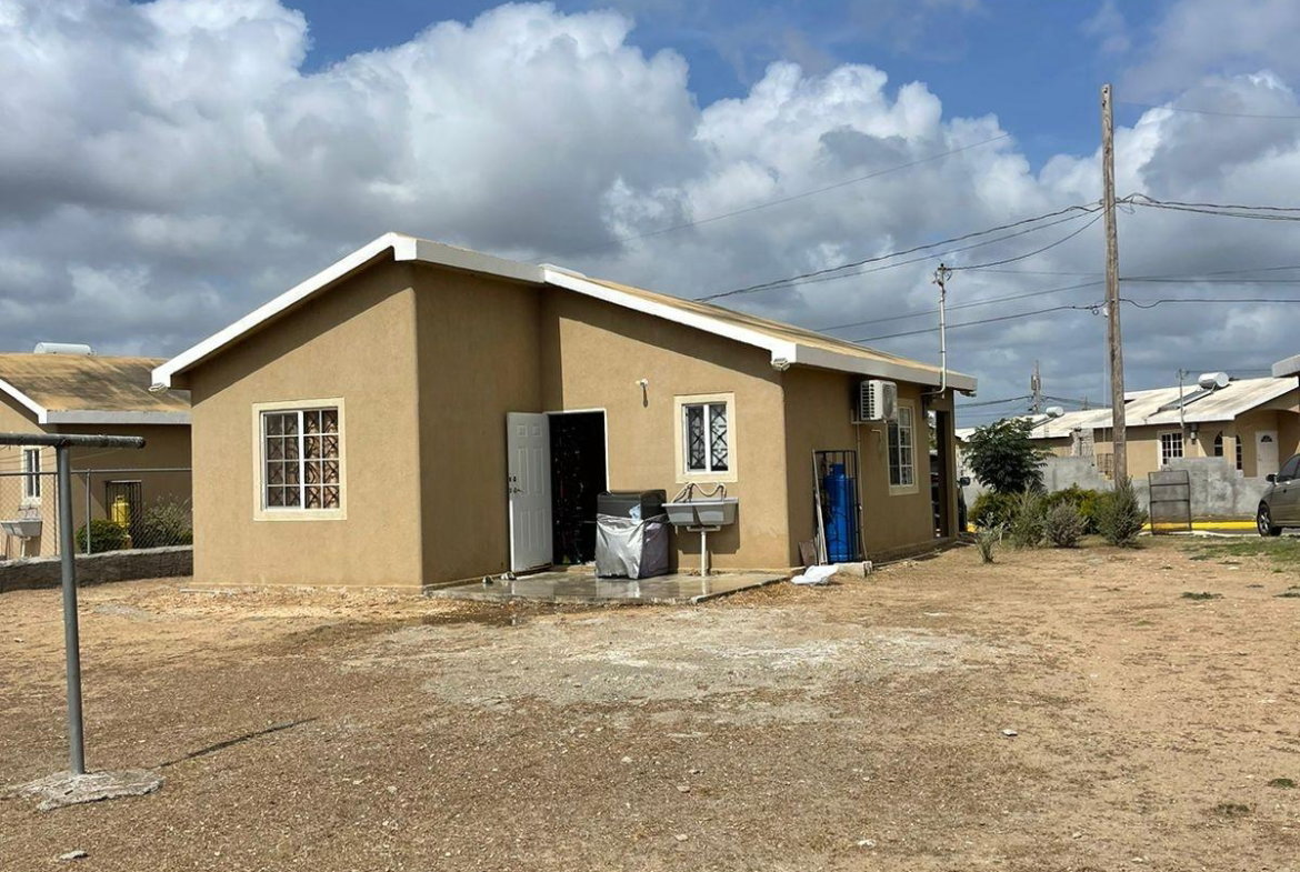Fourth image of 303 Phoenix Park Village 1 in Phoenix Park, St. Catherine, Jamaica - property is For Rent