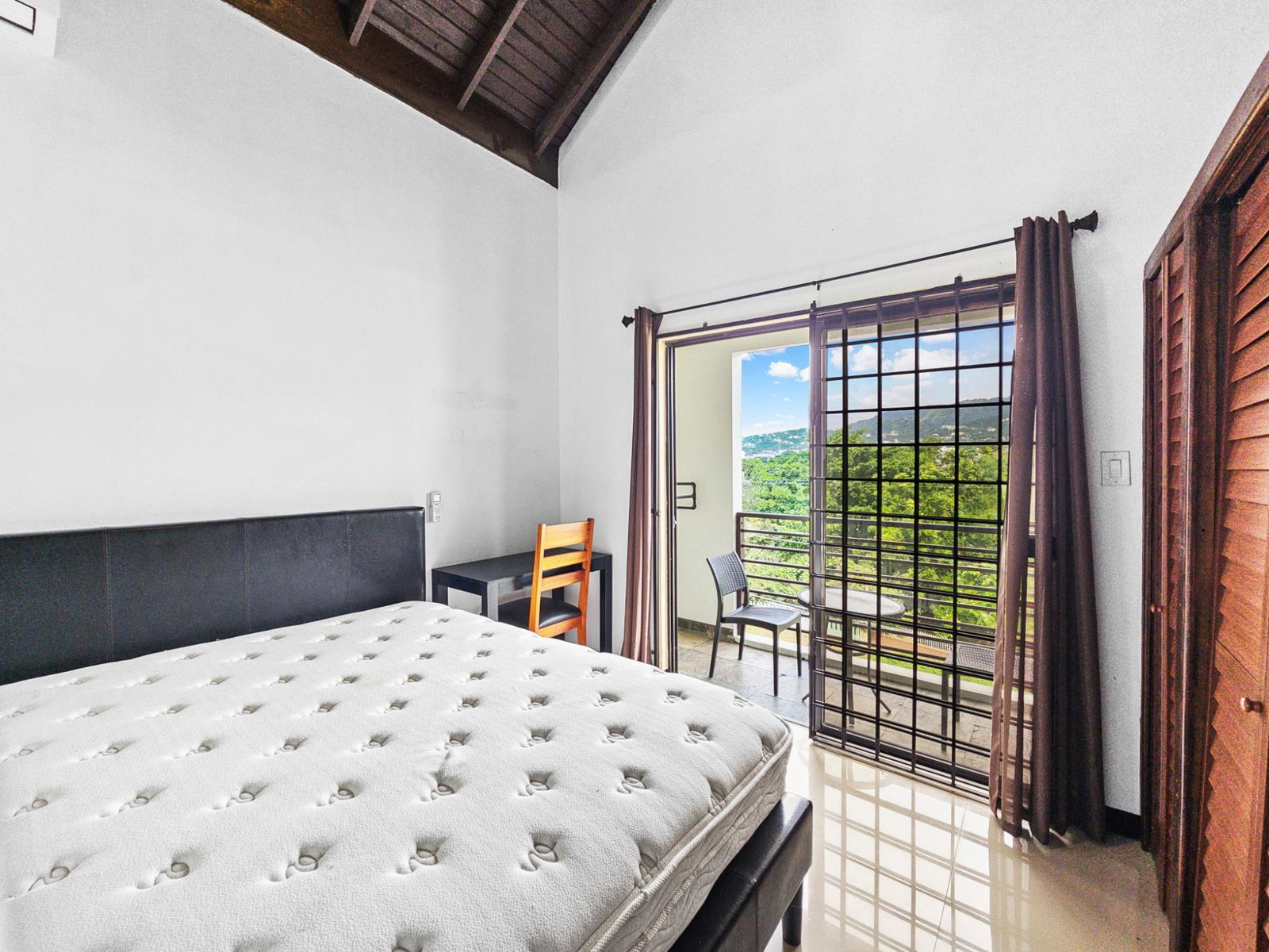Sixth image of 10-7a Richings Avenue in Kingston 6, St. Andrew, Jamaica - property is For Rent