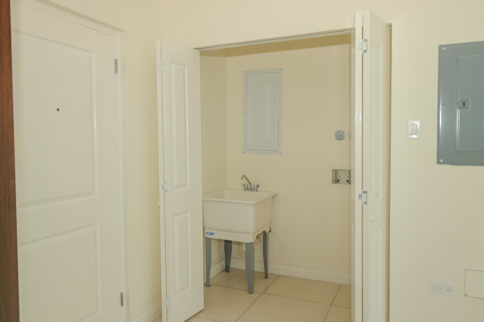 Luxury-Apartment-for-Sale-in-New-Kingston-The-Cambridge Second image of b 707-4 Musgrave Avenue in NEW KINGSTON, St. Andrew, Jamaica - property is For Sale