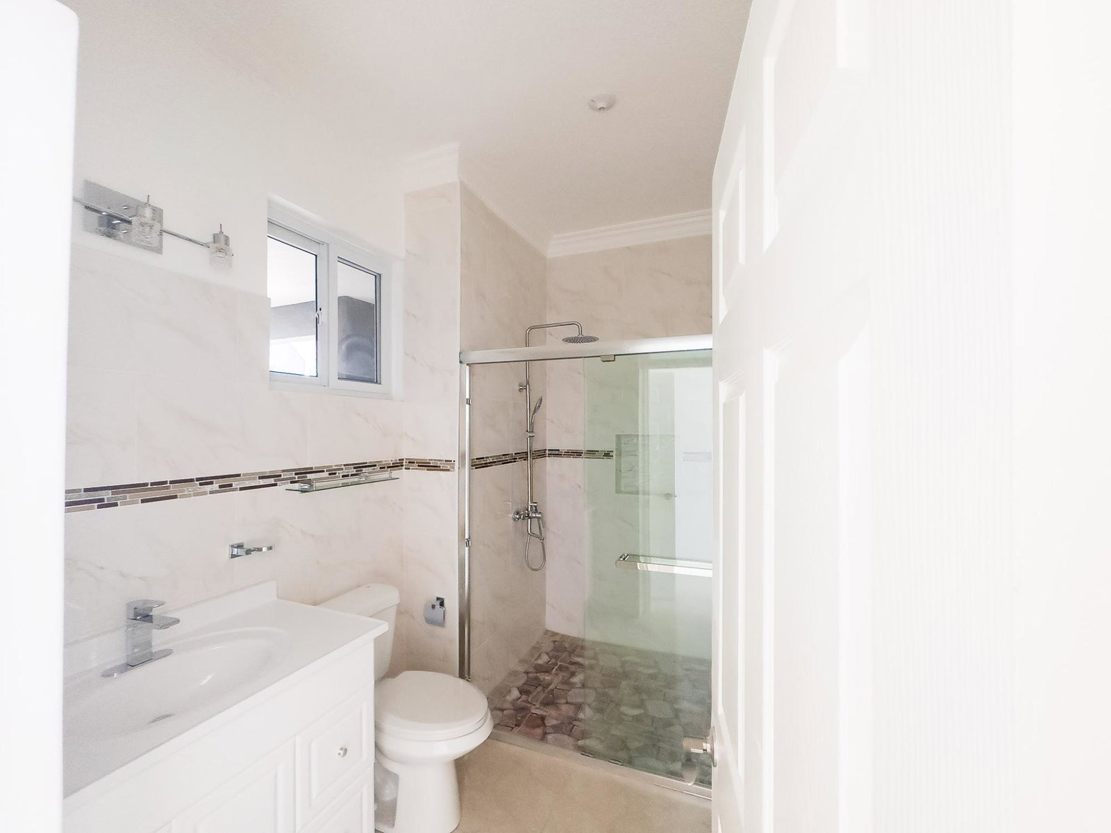 Spacious-2-Bed2.5-Bath-Apartment-for-Rent-in-St.-Andrew-Jamaica Seventeenth image of 5-36 Merrivale Avenue in Kingston 8, St. Andrew, Jamaica - property is For Rent
