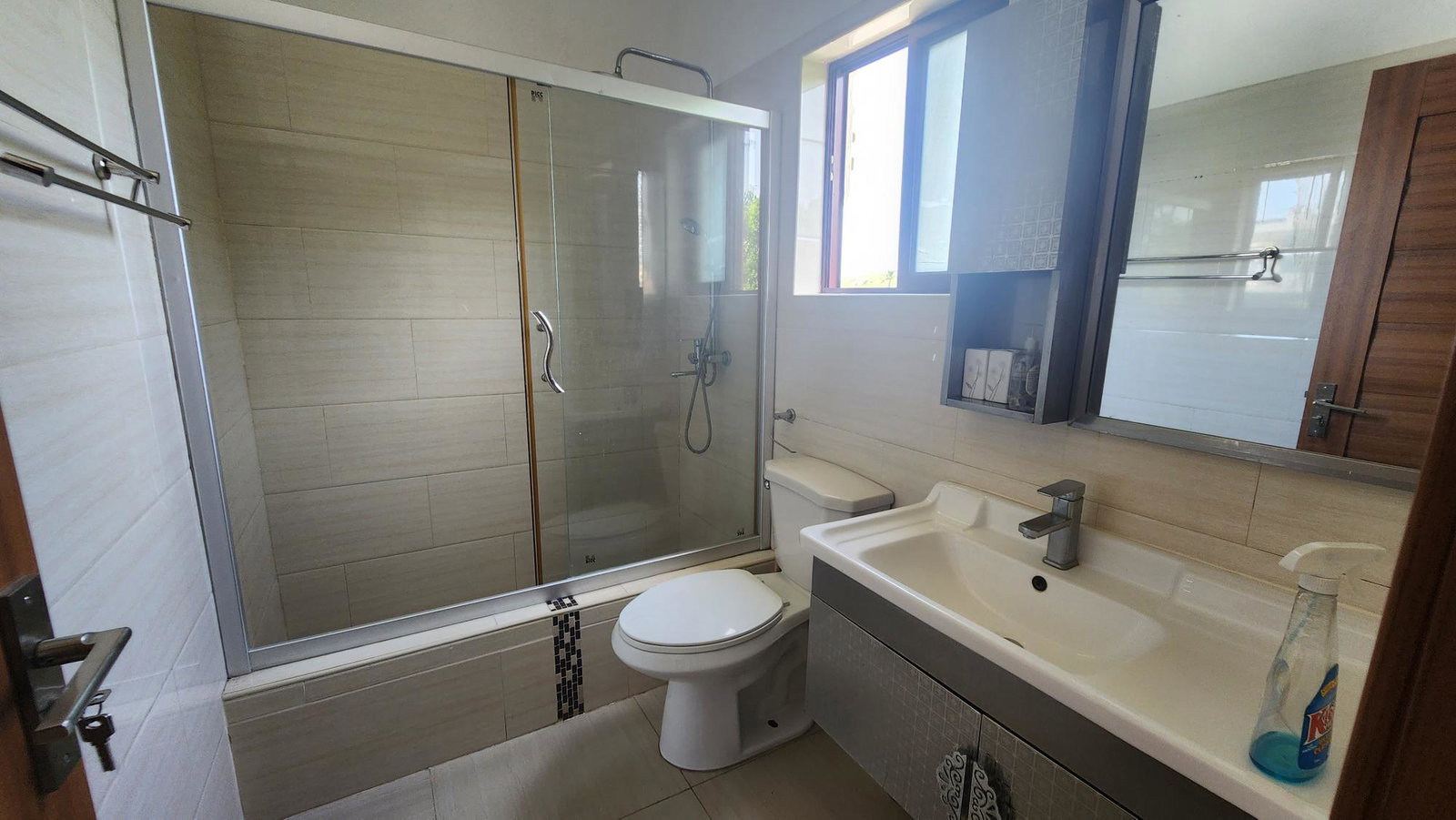 Sixth image of 16-10 Richings Avenue in Kingston 6, St. Andrew, Jamaica - property is For Rent