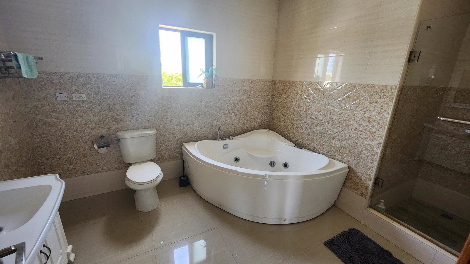 Tenth image of 16-10 Richings Avenue in Kingston 6, St. Andrew, Jamaica - property is For Rent