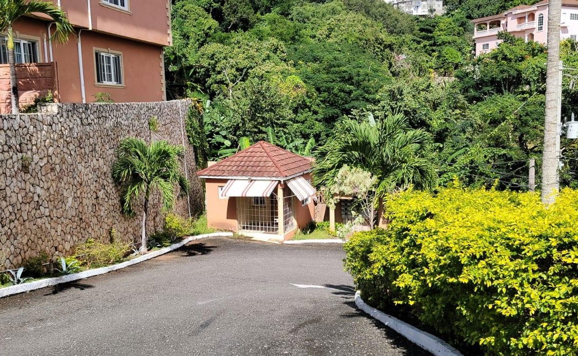 Spacious-2-Bedroom-Apartment-for-Sale-in-Brentwood-Terrace-Red-Hills Twenty-Ninth image of 18-12a Brentwood Terrace in Kingston 19, St. Andrew, Jamaica - property is For Sale