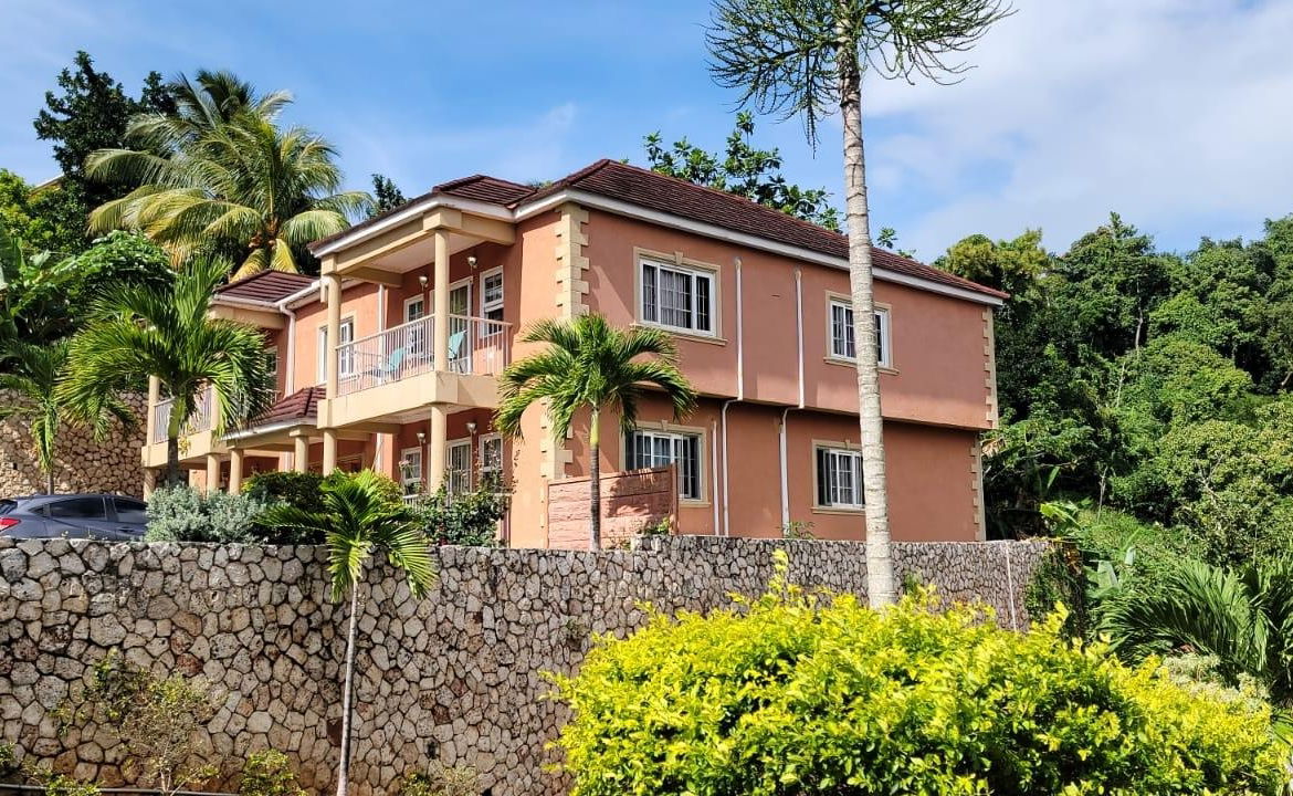 Spacious-2-Bedroom-Apartment-for-Sale-in-Brentwood-Terrace-Red-Hills Thirtieth image of 18-12a Brentwood Terrace in Kingston 19, St. Andrew, Jamaica - property is For Sale
