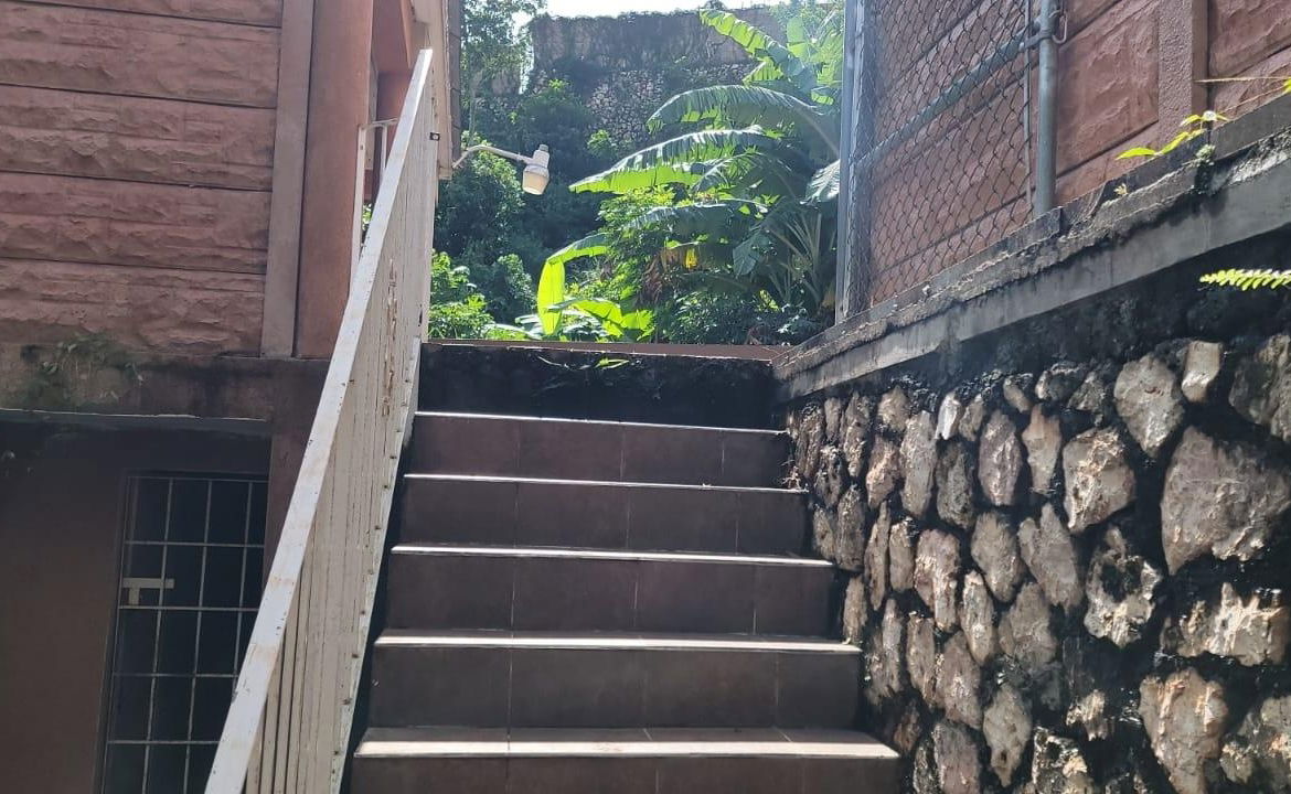 Spacious-2-Bedroom-Apartment-for-Sale-in-Brentwood-Terrace-Red-Hills Seventh image of 18-12a Brentwood Terrace in Kingston 19, St. Andrew, Jamaica - property is For Sale
