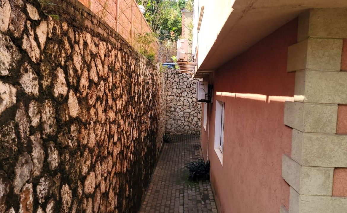 Spacious-2-Bedroom-Apartment-for-Sale-in-Brentwood-Terrace-Red-Hills Eighth image of 18-12a Brentwood Terrace in Kingston 19, St. Andrew, Jamaica - property is For Sale